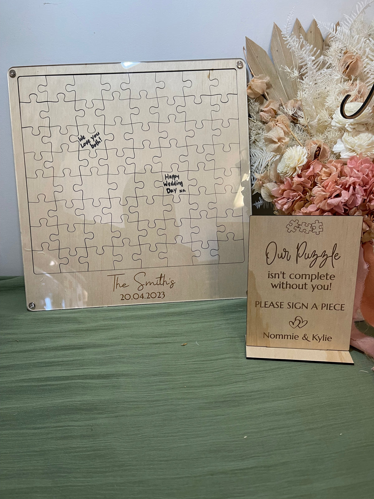 Guestbook – Puzzle Design